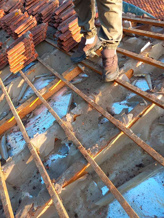 Artisan couvreur pour tous vos travaux de couverture à Montesson -  Établissement Broly dans les Yvelines (78)